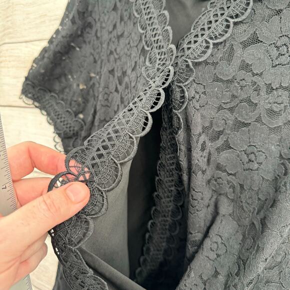 Torrid Stretch Lace Surplice Crop Top‎ Women's Size 4X Black - Picture 14 of 14